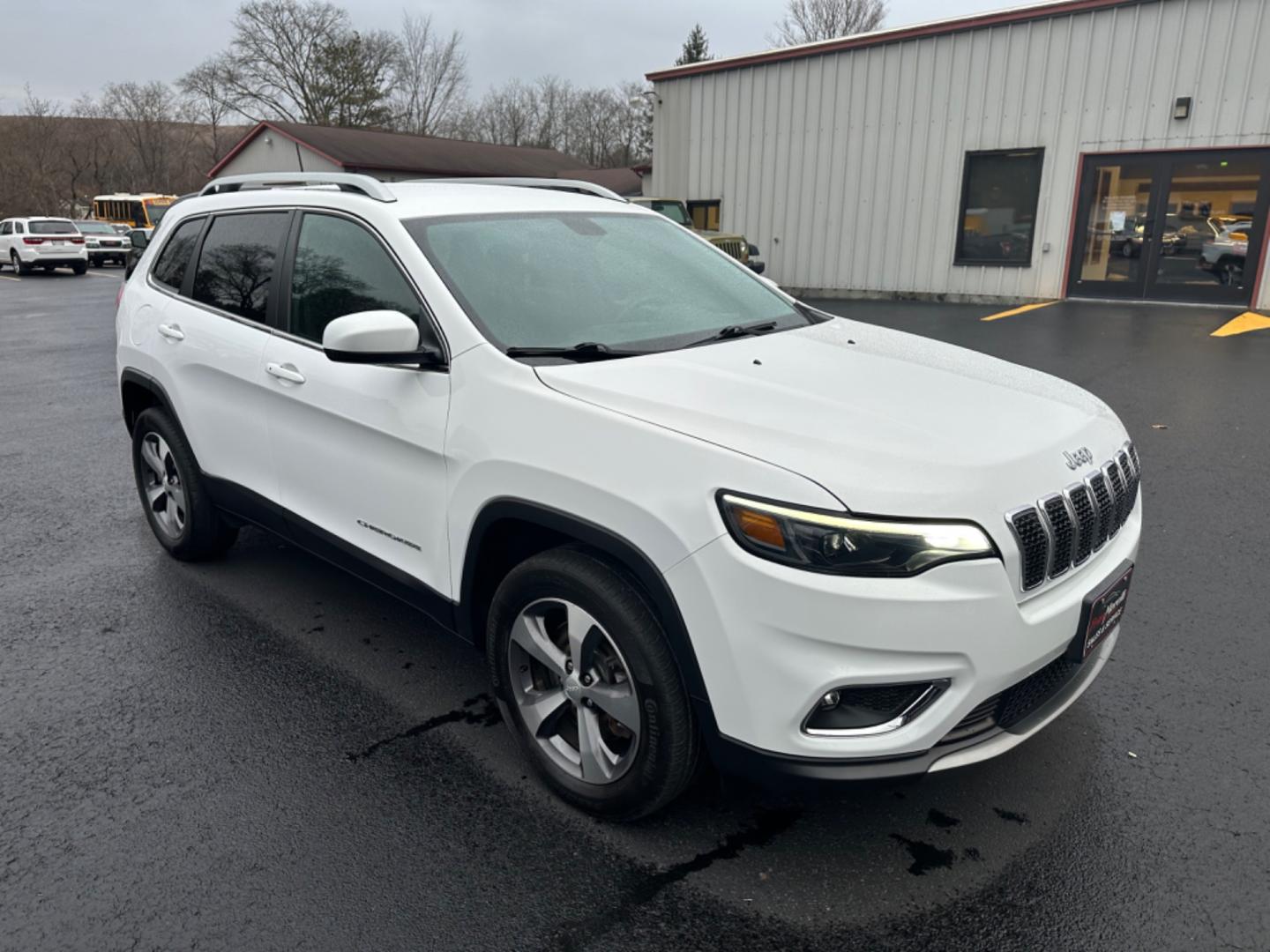 2020 White Jeep Cherokee Limited (1C4PJMDX3LD) with an 6 engine, automatic transmission, located at 8464 Route 219, Brockway, PA, 15824, (814) 265-1330, 41.226871, -78.780518 - Very clean, sharp 2020 Jeep Cherokee Limited 4wd with V6, leather interior with power driver's seat, air condition, power windows and locks, factory alloys and ONLY 31000 miles. Serviced, Pa-inspected, and comes with remaining factory warranty. - Photo#20